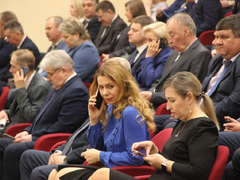 Минимальный уровень безработицы, хороший рост зарплат, крупные инвестпроекты: губернатор отчитывается перед облдумой