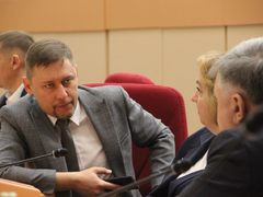 Минимальный уровень безработицы, хороший рост зарплат, крупные инвестпроекты: губернатор отчитывается перед облдумой