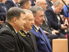 Минимальный уровень безработицы, хороший рост зарплат, крупные инвестпроекты: губернатор отчитывается перед облдумой