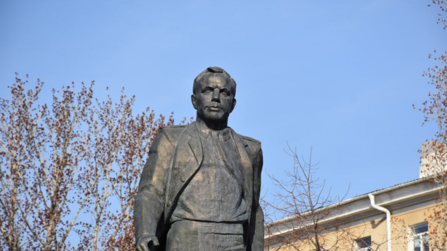 На День космонавтики в Саратов приехали летчик-герой Юрий Шаргин и председатель Госдумы Вячеслав Володин
