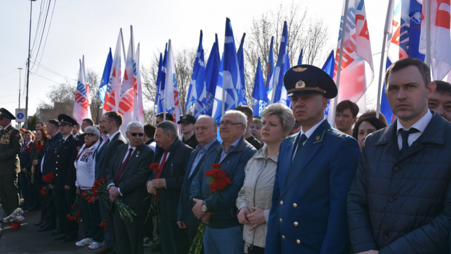 На День космонавтики в Саратов приехали летчик-герой Юрий Шаргин и председатель Госдумы Вячеслав Володин