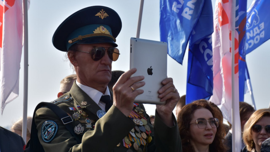 На День космонавтики в Саратов приехали летчик-герой Юрий Шаргин и председатель Госдумы Вячеслав Володин