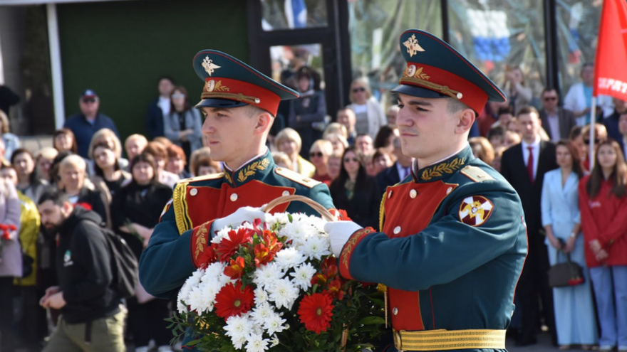 На День космонавтики в Саратов приехали летчик-герой Юрий Шаргин и председатель Госдумы Вячеслав Володин