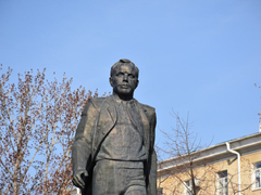 На День космонавтики в Саратов приехали летчик-герой Юрий Шаргин и председатель Госдумы Вячеслав Володин