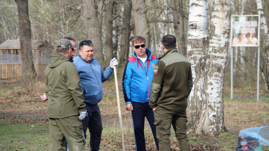 Губернатор Бусаргин высаживал сосны на Кумысной поляне