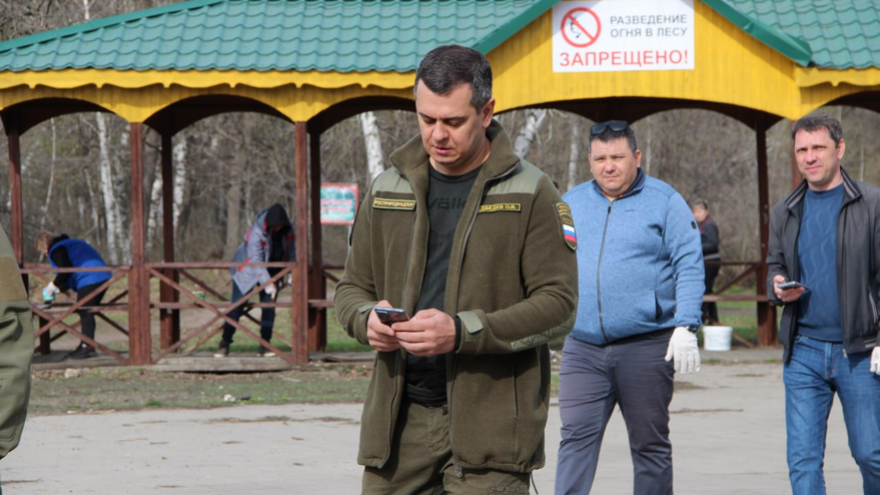 Губернатор Бусаргин высаживал сосны на Кумысной поляне