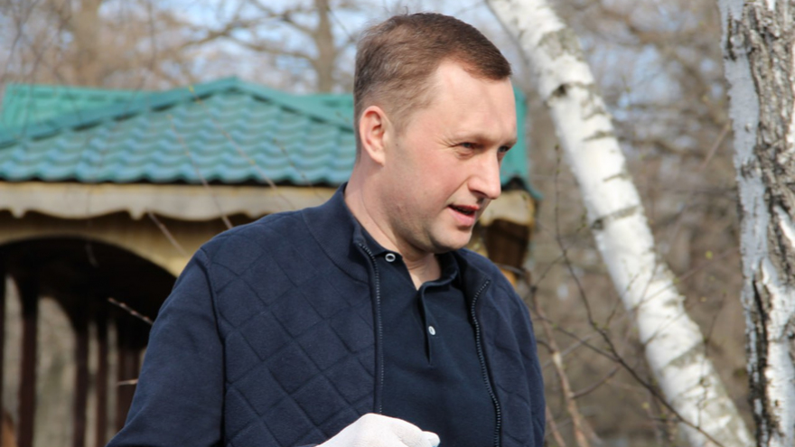 Губернатор Бусаргин высаживал сосны на Кумысной поляне