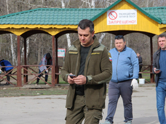 Губернатор Бусаргин высаживал сосны на Кумысной поляне