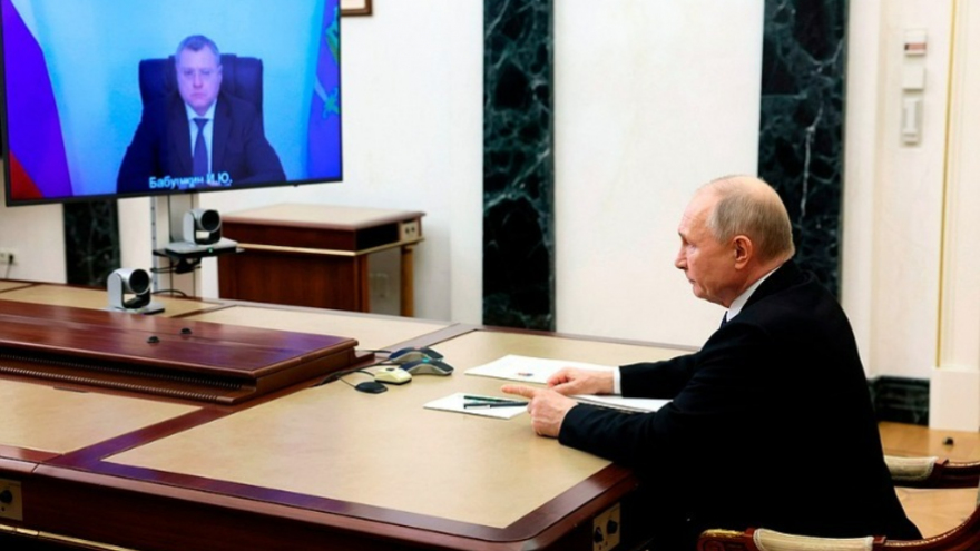 Путин поддержал решение астраханского губернатора выдвинуться на второй срок
