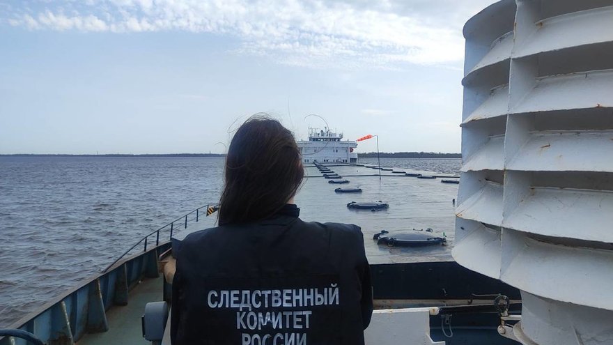 На Волге в Саратовской области столкнулись баржа и теплоход