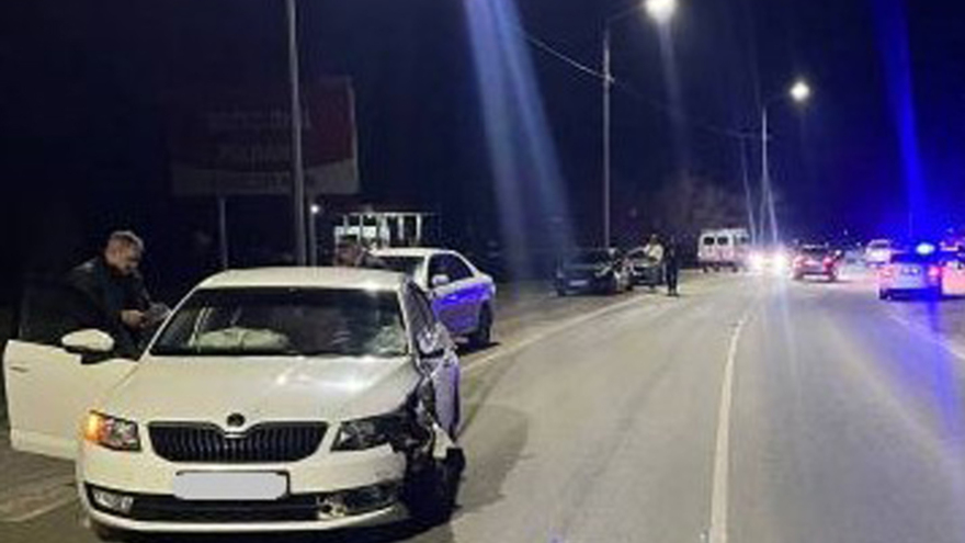 Ночью Skoda сбила подростка-мопедиста