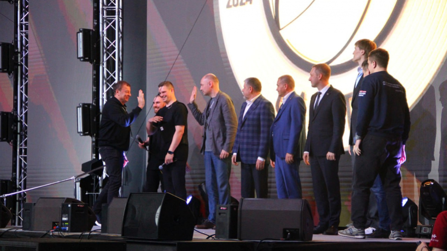 В Саратове наградили победителей чемпионата КЭС-Баскет