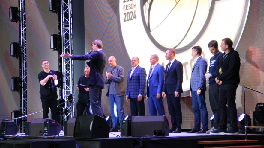 В Саратове наградили победителей чемпионата КЭС-Баскет