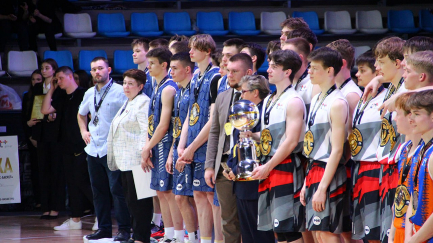 В Саратове наградили победителей чемпионата КЭС-Баскет