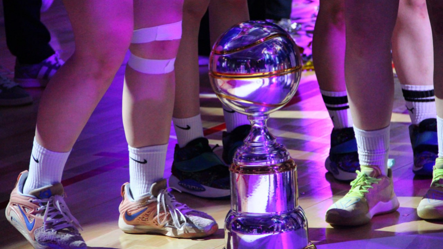В Саратове наградили победителей чемпионата КЭС-Баскет
