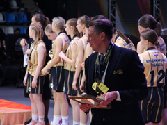 В Саратове наградили победителей чемпионата КЭС-Баскет