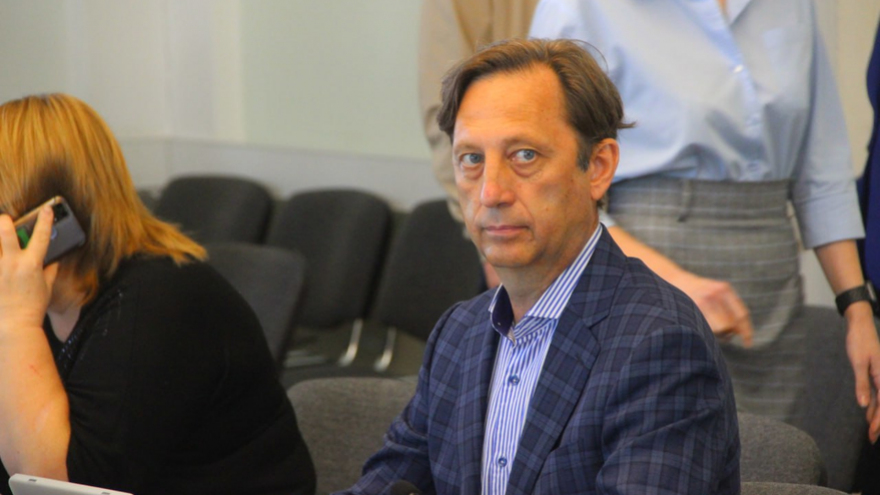 Власти надеются до лета получить проект ремонта убитой дороги на Братьев Никитиных (его должны были сделать еще к весне)