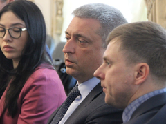 Власти надеются до лета получить проект ремонта убитой дороги на Братьев Никитиных (его должны были сделать еще к весне)