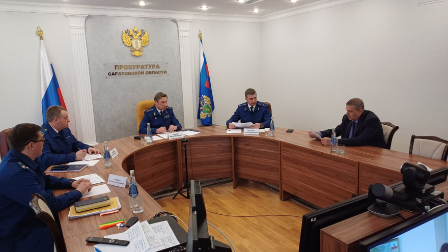 Саратовцы пожаловались заместителю генпрокурора Шишкину на чиновников, управляющие компании и приставов