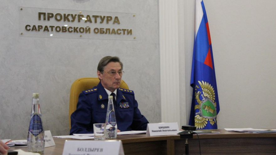 Саратовцы пожаловались заместителю генпрокурора Шишкину на чиновников, управляющие компании и приставов