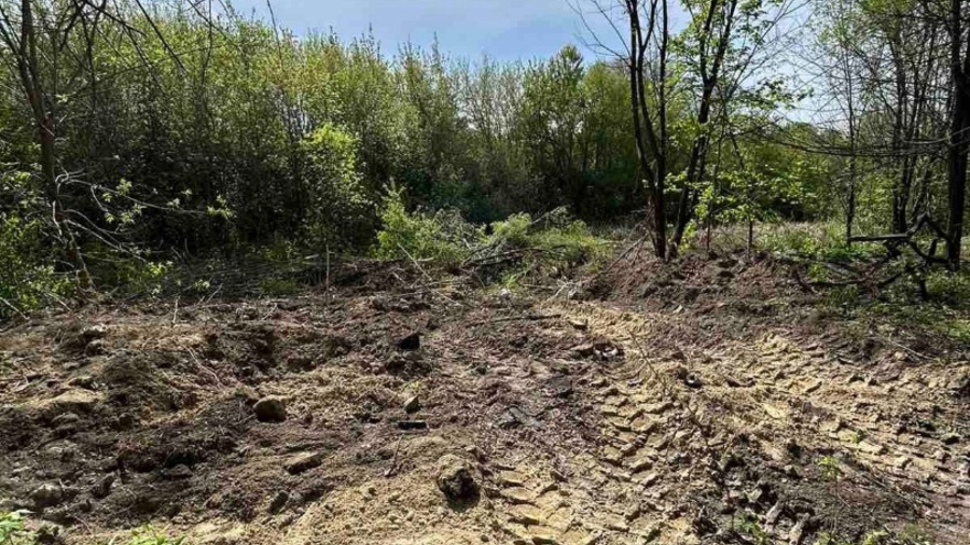 Очевидец: в Заводском районе засыпают ручей и вырубают деревья