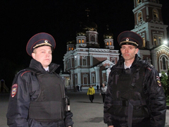 Храмы и кладбища на Пасху посетила 31 тысяча саратовцев. Их охраняли 1,5 тысячи полицейских