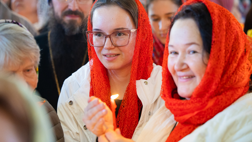Митрополит Игнатий: саратовцы не поделили свечки, встречая Благодатный огонь