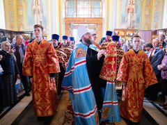 Митрополит Игнатий: саратовцы не поделили свечки, встречая Благодатный огонь