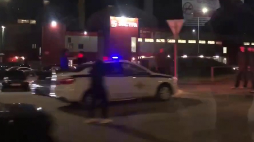 На улице Чернышевского заметили толпу и полицейских
