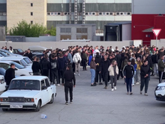 На улице Чернышевского заметили толпу и полицейских