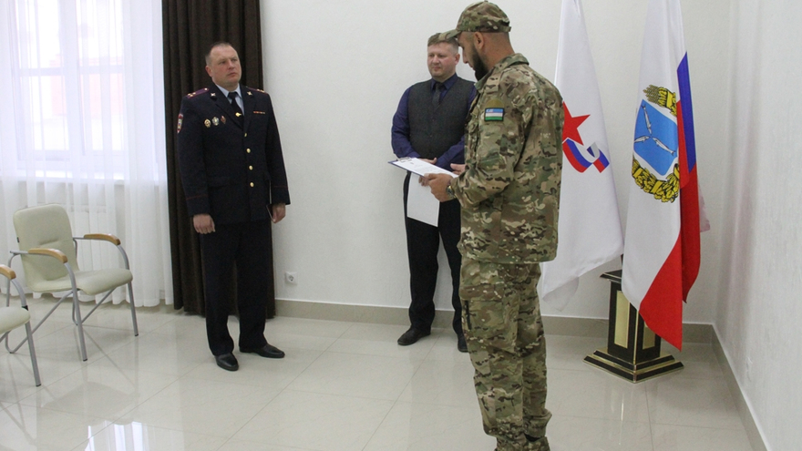 В Саратове еще один участник СВО из Узбекистана получил российское гражданство