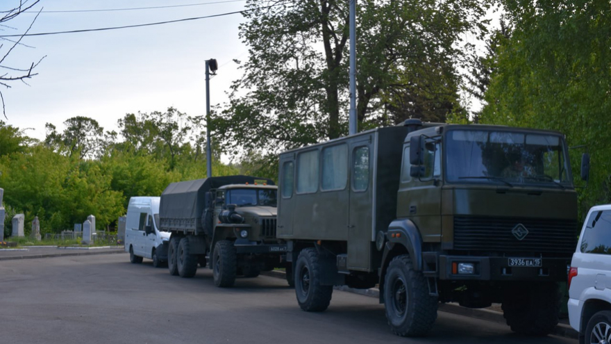 В Саратове почтили память погибших в ВОВ у монумента Воину-освободителю
