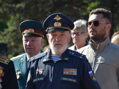 В Саратове почтили память погибших в ВОВ у монумента Воину-освободителю