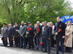 В Саратове почтили память погибших в ВОВ у монумента Воину-освободителю