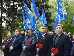 В Саратове почтили память погибших в ВОВ у монумента Воину-освободителю