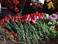 В Саратове почтили память погибших в ВОВ у монумента Воину-освободителю
