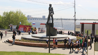 В Саратове на набережной устроили эстафеты для школьников и молодежи