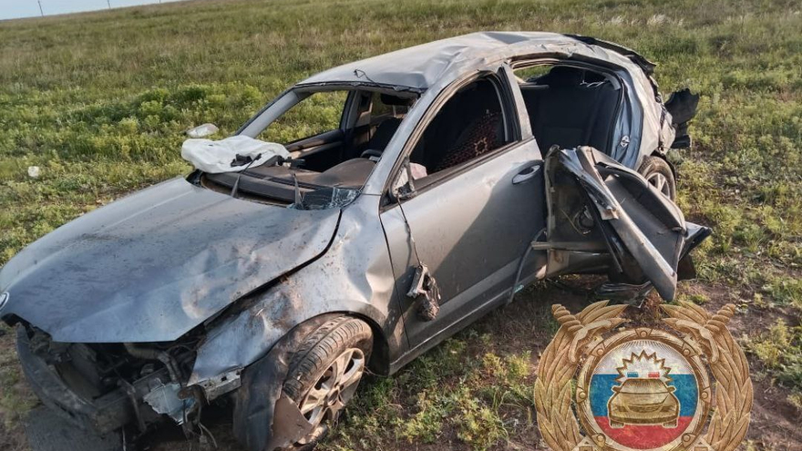 Под Ершовом Skoda слетела с дороги: один человек погиб, трое пострадали