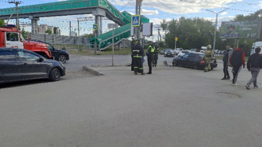 Очевидец: водитель Приоры едва не сбил пешеходов на тротуаре