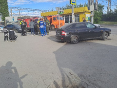 Очевидец: водитель Приоры едва не сбил пешеходов на тротуаре