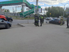 Очевидец: водитель Приоры едва не сбил пешеходов на тротуаре