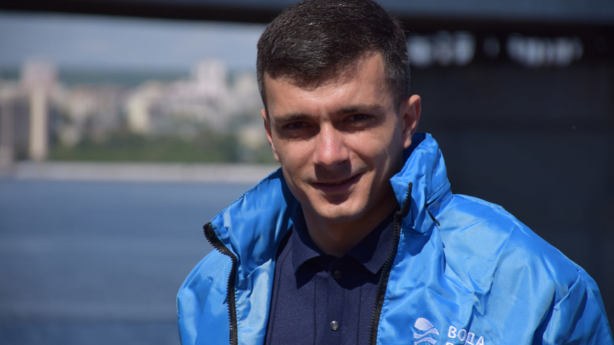 Юлия Михалкова, министры и федеральный чиновник собирали мусор на пляже под мостом