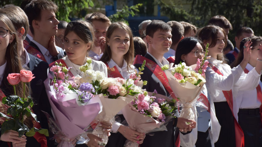 Саратовские выпускники расплакались на Последнем звонке