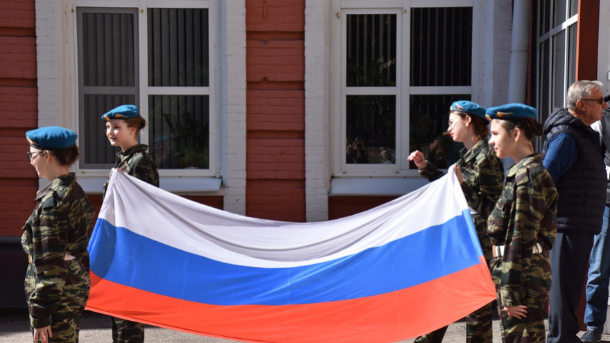 Саратовские выпускники расплакались на Последнем звонке