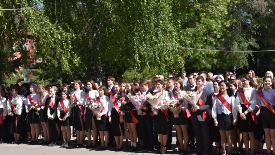 Саратовские выпускники расплакались на Последнем звонке