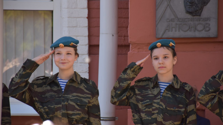 Саратовские выпускники расплакались на Последнем звонке
