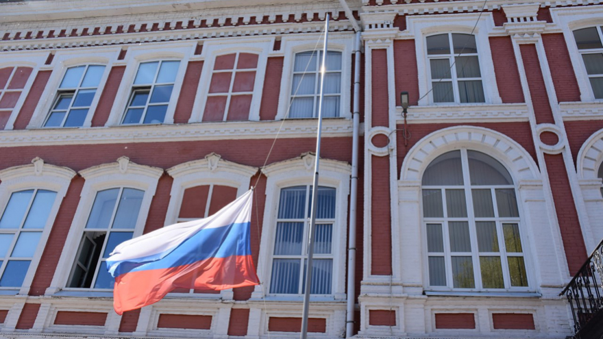 Саратовские выпускники расплакались на Последнем звонке
