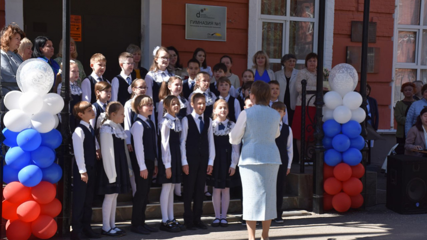 Саратовские выпускники расплакались на Последнем звонке