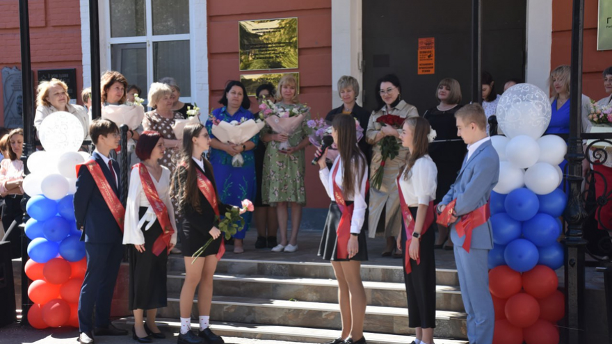 Саратовские выпускники расплакались на Последнем звонке