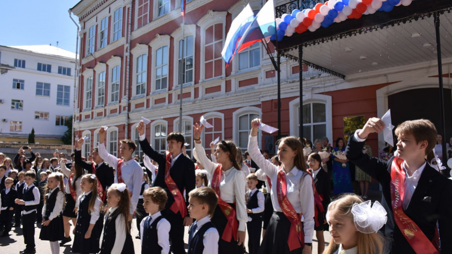 Саратовские выпускники расплакались на Последнем звонке